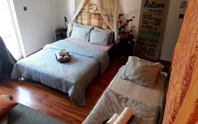 Urban Yoga House Hostel & Retreat