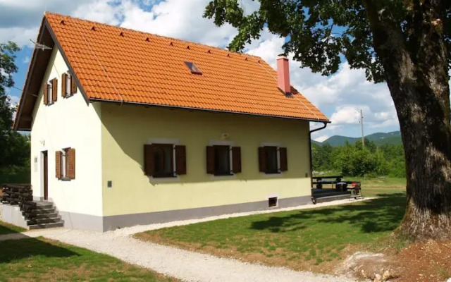 Vacation house Lovinac