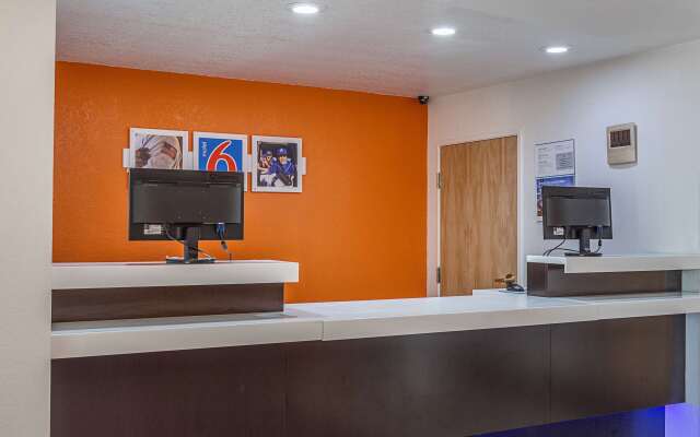 Motel 6 McAlester, OK