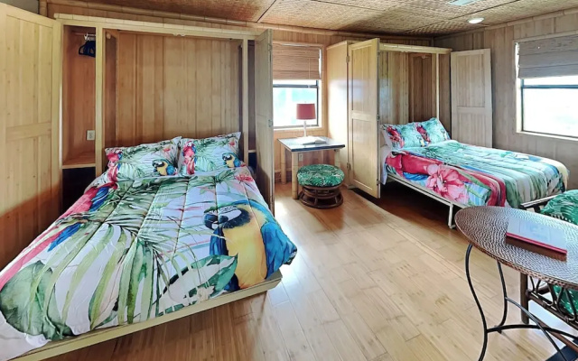 Beachside Tiki Hut by Ryson Vacation Rentals