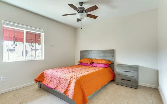 4 Mi to Downtown Tucson: Peaceful Townhome!