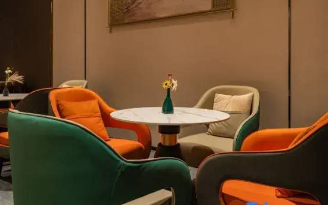 Wyndham's Super 8. Yue Hotel