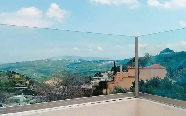 Krousonas Mountain View Suite