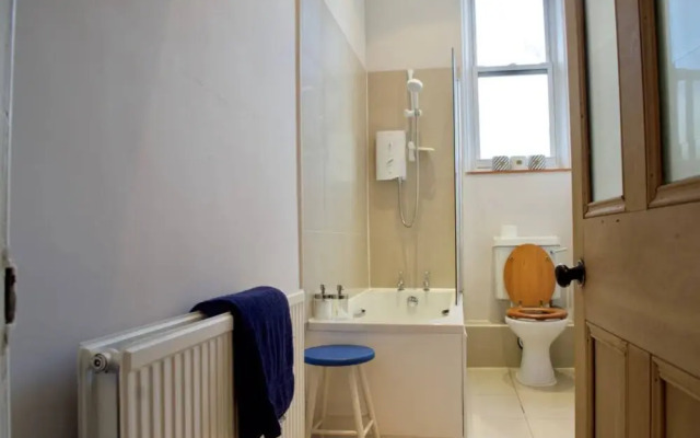 Bright, Spacious 4 Bedroom Apartment In the Old Town, Edinburgh