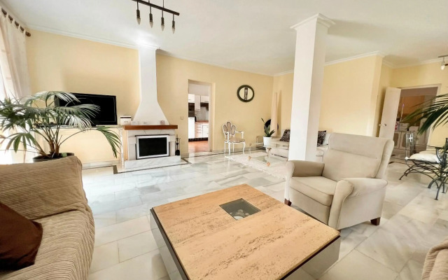 Nice 5BDR Villa close to Puerto Banús, DOUVLE_COM