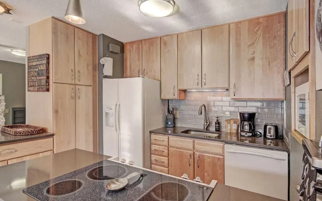 Beautiful Mountain Condo A Minute to Lift - AN210 by RedAwning