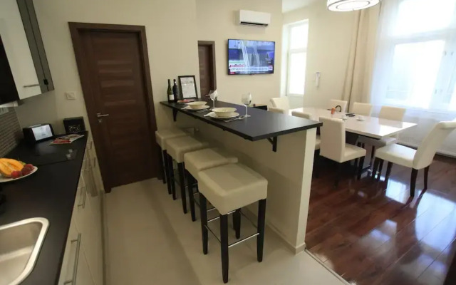 Dfive Apartments - Little Boss