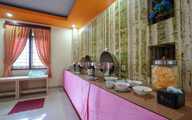 OYO 427 Hotel Galaxy