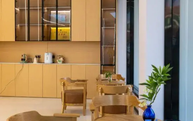 Longgang Hongmao Film Hotel
