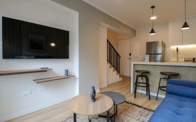 w Majestic 1BR Duplex in the Heart of Barranco