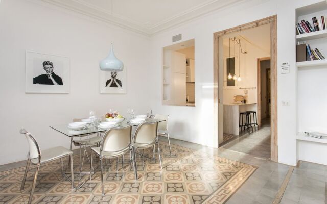 Spacious and luminous flat with balcony
