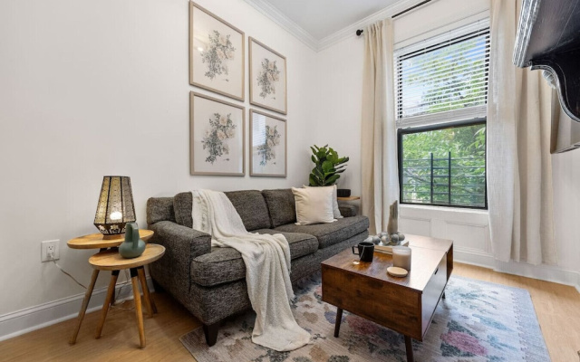 Bright 3BR Harlem Home w In-unit Laundry