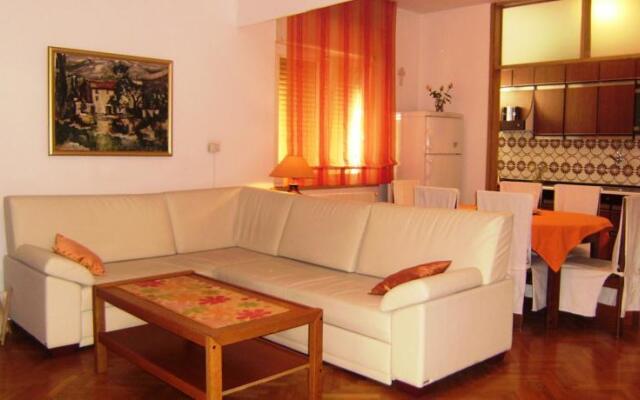 Apartment Dora
