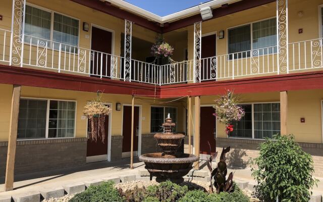 Super 8 by Wyndham Ontario