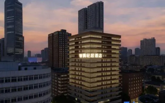 Zhiyu Residence Hotel (Wuhan Jianghan Road Pedestrian Street)