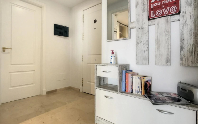 Superb Seafront Apartment Marina Real 305