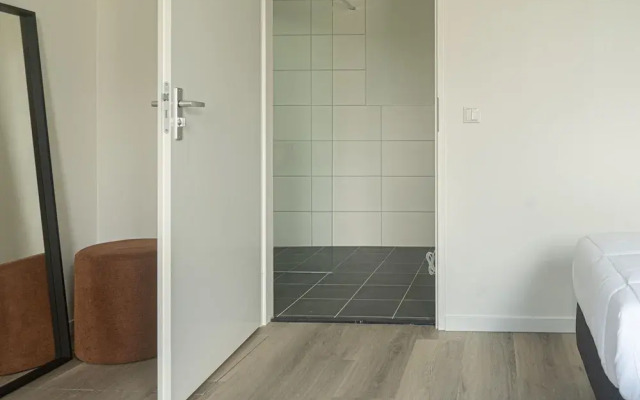 Quiet Lakeside Escape for Four