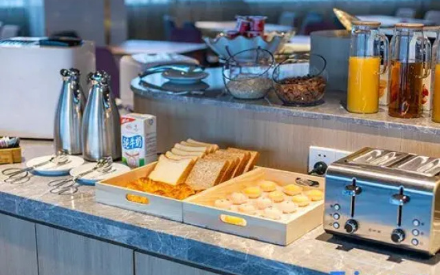 Crystal Orange Hotel (Guiyang North Station High-tech Zone）