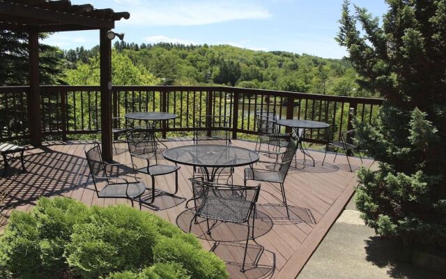Cliff Dwellers Inn
