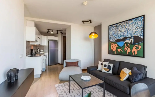 Charming Flat With Gorgeous City View in Atasehir