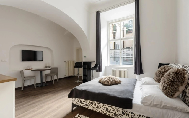 Old Town Square Residence by Emblem