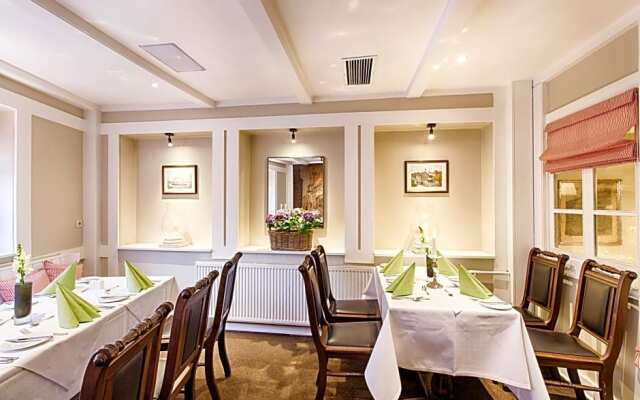 Hotel And Restaurant Zum Roten Tore