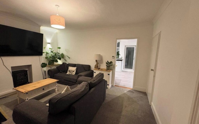 Spacious 3-bed Terrace, Great Links