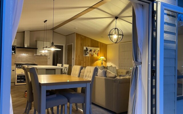 Luxury 2 Bedroom Lodge on Hoburne Devon Bay
