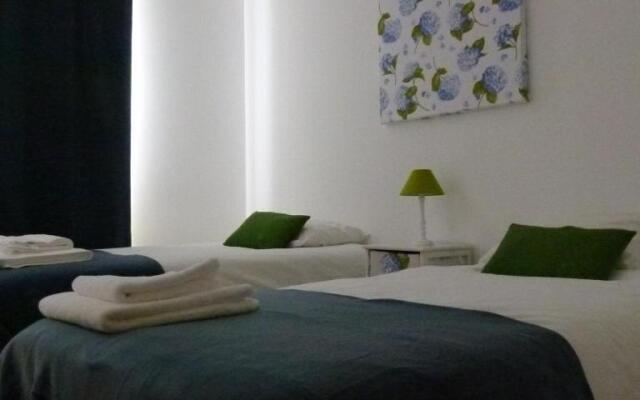 Watching Azores Apartments (R)