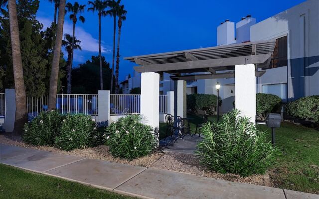 Royal Palm Condo 2 BR by Casago