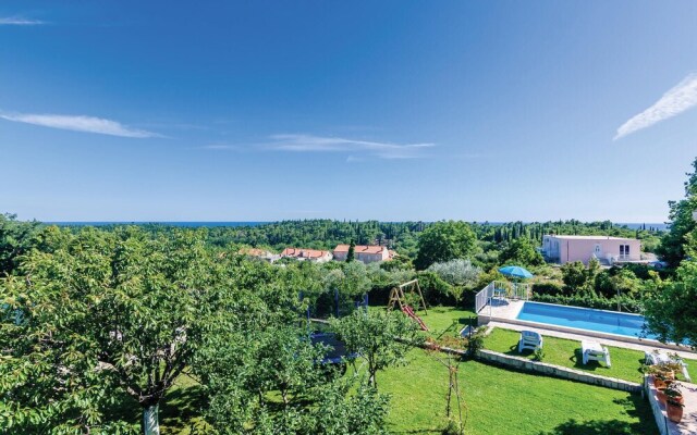 Stunning Home in Mocici With Wifi and 4 Bedrooms