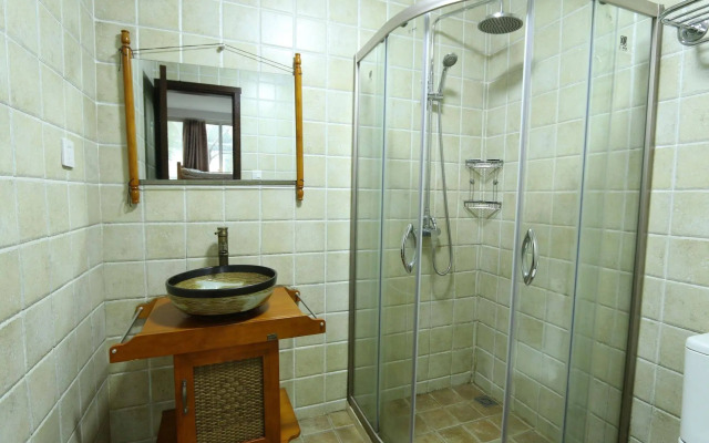 Westlake Hostel Man Juelong branch