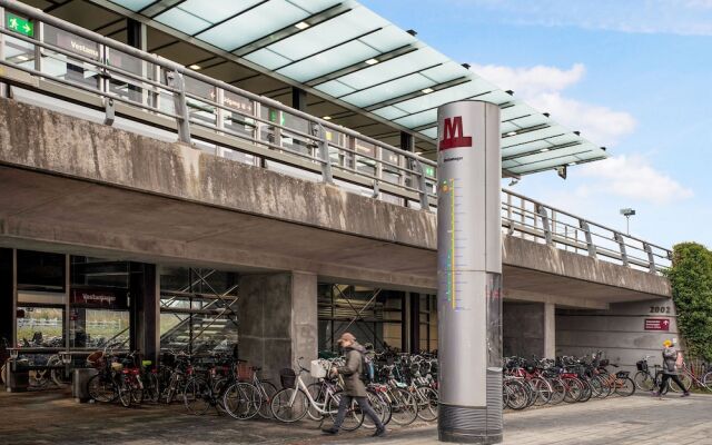 Sanders Arena - Chic 3-bdr Apt Close to Metro