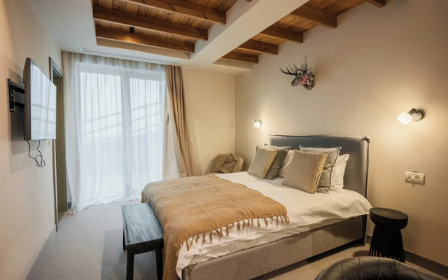 The Pines Bucegi Lodge