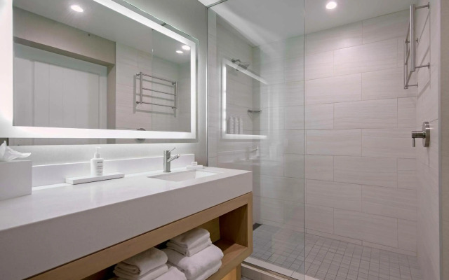 Inn at the Pier Pismo Beach, Curio Collection by Hilton