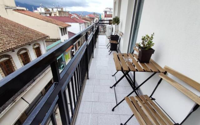Wood & White apartment in historic center with 2 bedrooms