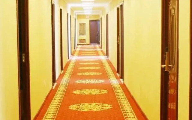 Golden Phoenix Business Hotel