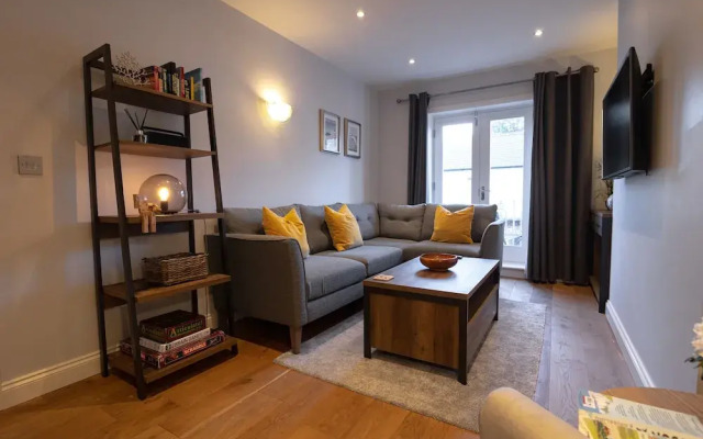Silverdale Mews