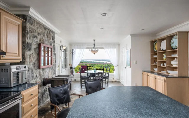 Far Horizons Luxury Vacation Home