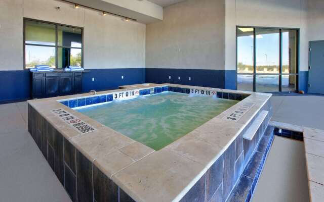 La Quinta Inn & Suites by Wyndham Lubbock Southwest