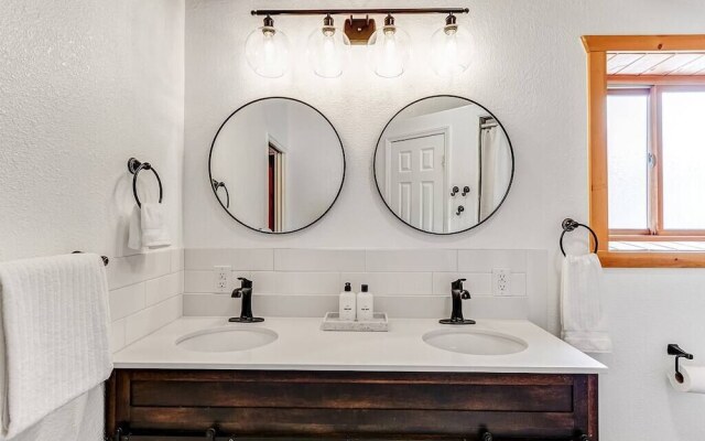 Blue River Hideaway by Boutiq