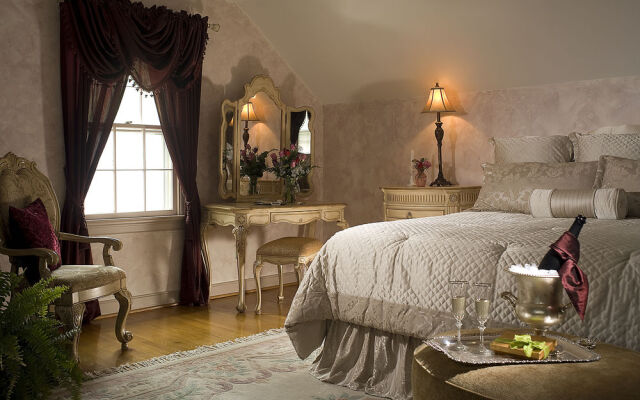 Colonial Gardens Bed & Breakfast