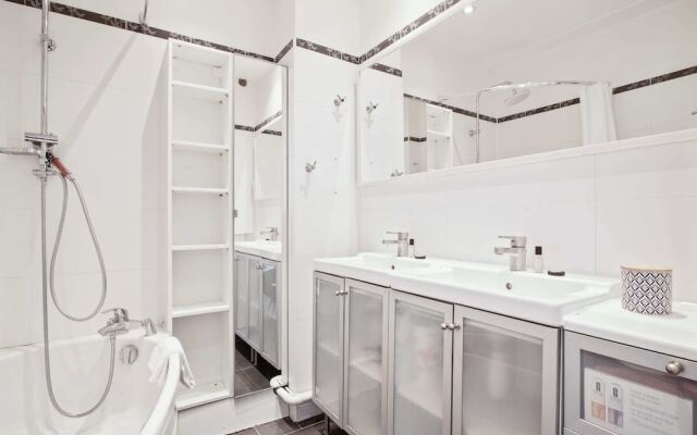 Beautiful and Charming Flat for 4 in the Centre of Paris