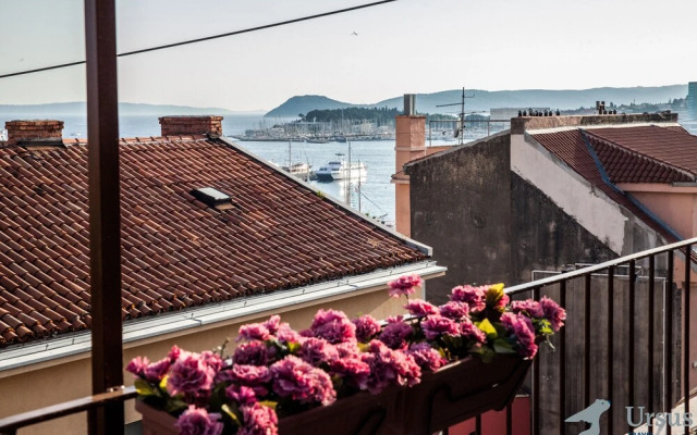 Royal View Apartment