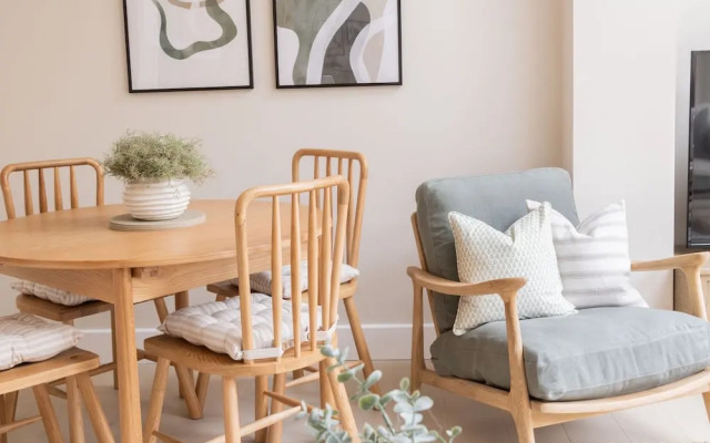 Stylish 3Bd Townhouse In Central Winchester