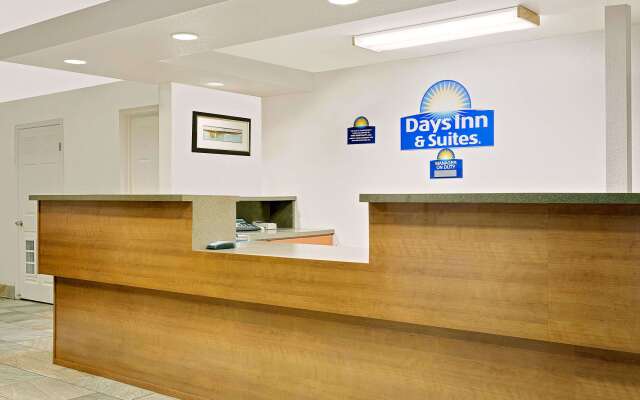 Days Inn & Suites by Wyndham Needles