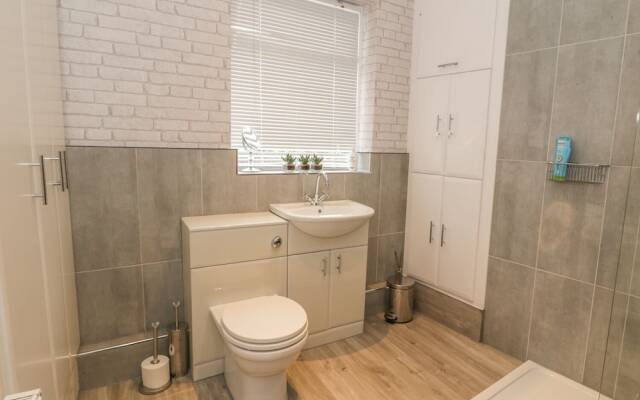 1 Sandy Lane, Chester