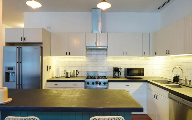 w Beautiful 1BR With Balcony in Casco Viejo