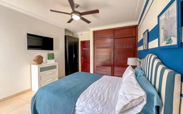 Incredible 3 BR Penthouse w BBQ Jacuzzi
