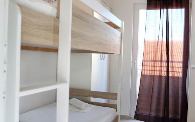 Beautiful 2-bed Apartment in Okrug Gornji
